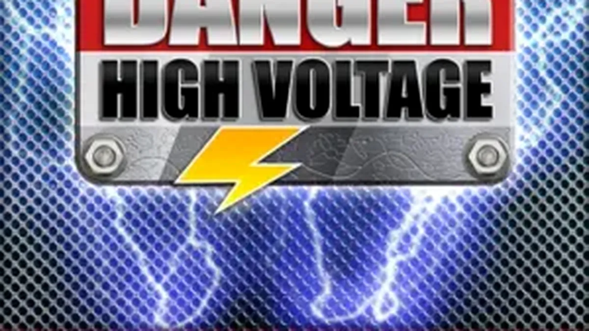 Danger High Voltage slot game interface na may makukulay na disco theme